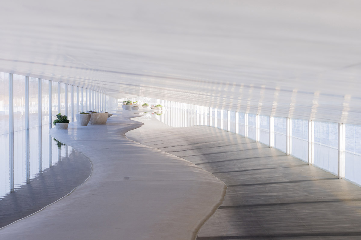 Junya Ishigami+Associates built one-kilometre-long museum on a manmade lake in China 