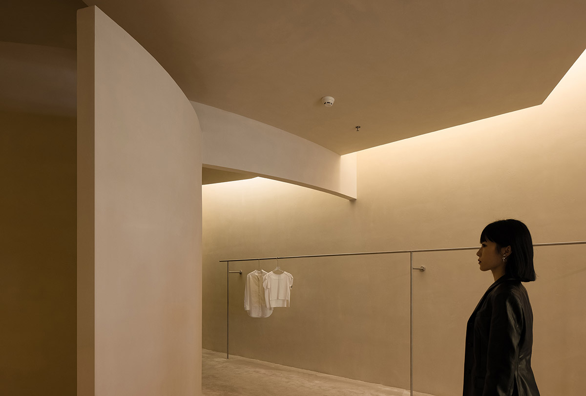 AD ARCHITECTURE designs store with light yellow curved walls that create comfort and softness 