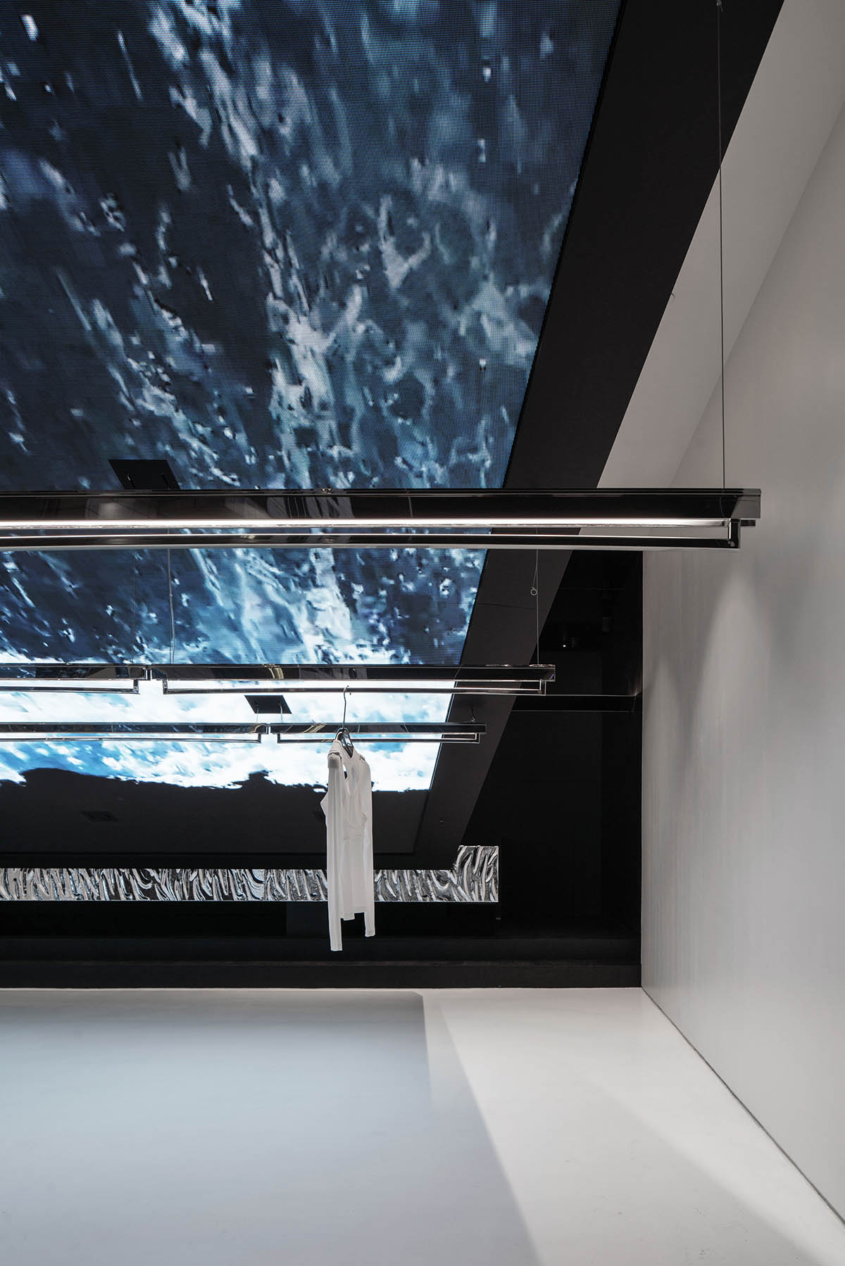 Various Associates integrates giant variable screens to interiors of fashion boutique in Chengdu