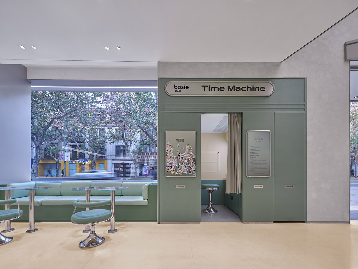 Leaping Creative creates spaceship-like store with tech-integrated elements in Shanghai 