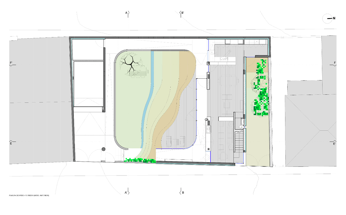 Antonio Costa Lima designs continuous inner gallery in Portugese house to overcome windowless fa&ccedil;ade