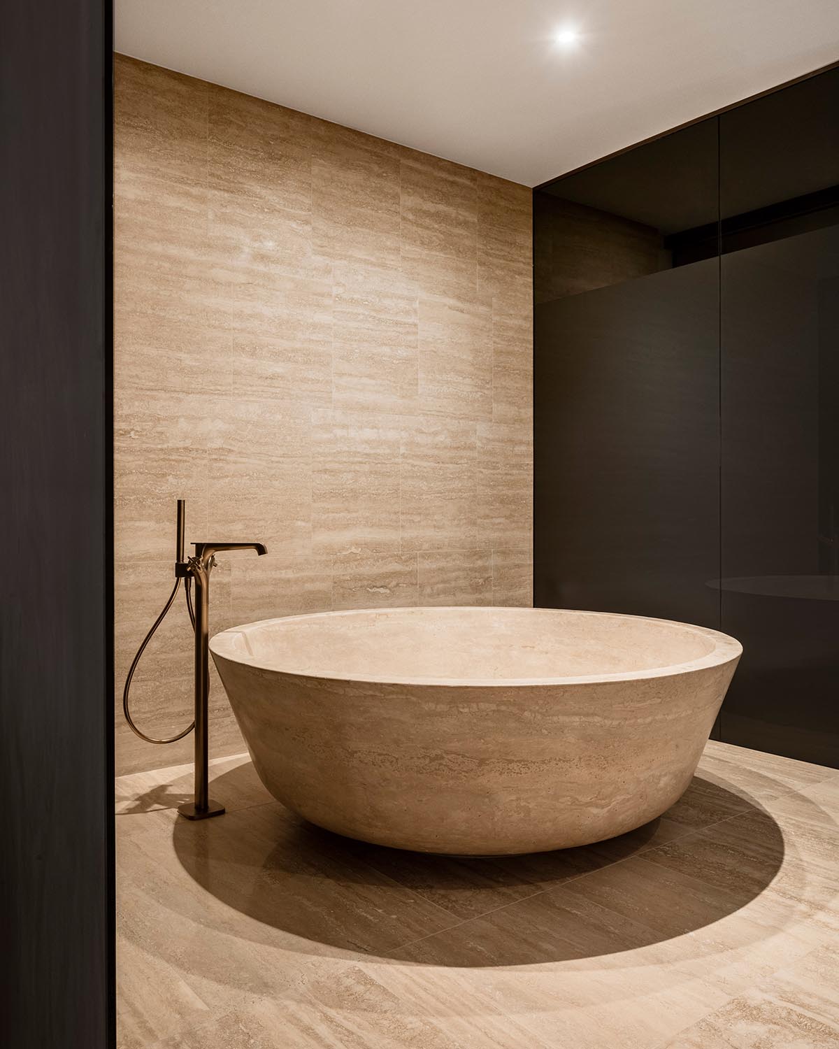 Antonio Citterio Patricia Viel built new condominium that features extruded horizontal terraces