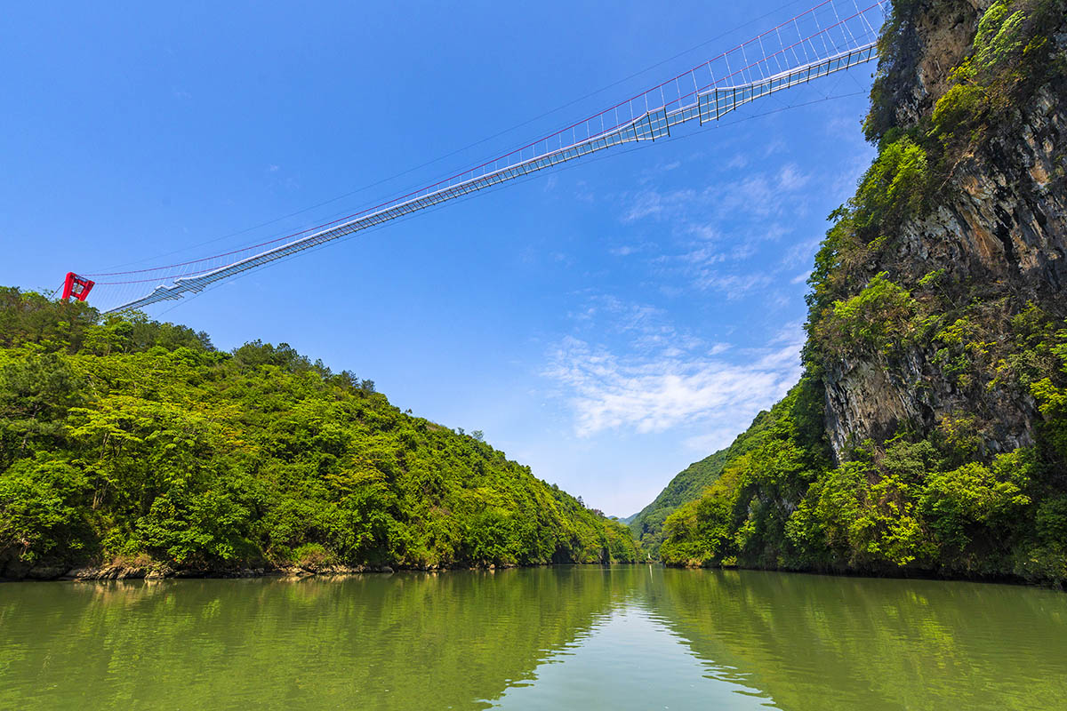 UAD completes world's longest suspension glass bridge in China
