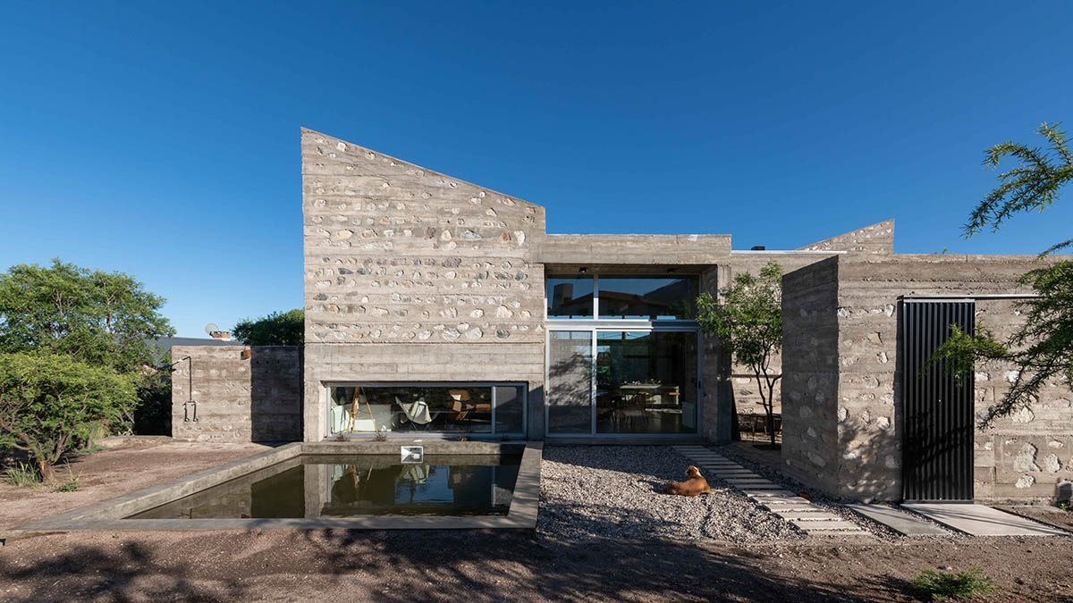 Nanzer + Vitas completes DP House mixed with concrete and stone in Córdoba