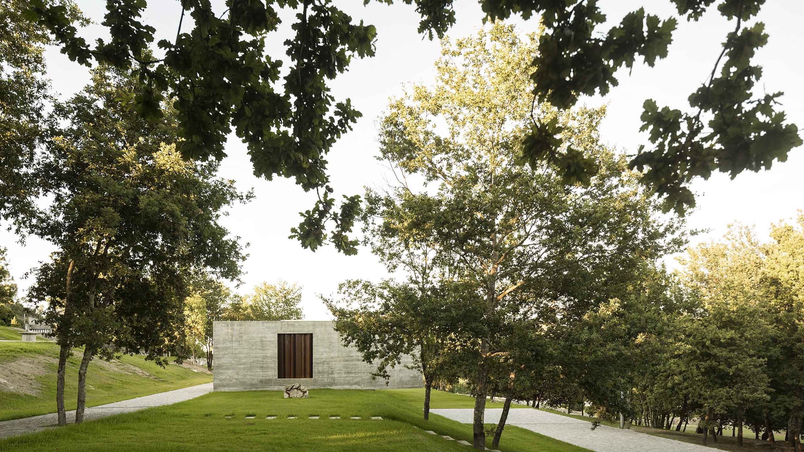 An elongated Sambade house by Spaceworkers presents itself as sober urban landmark in Portugal