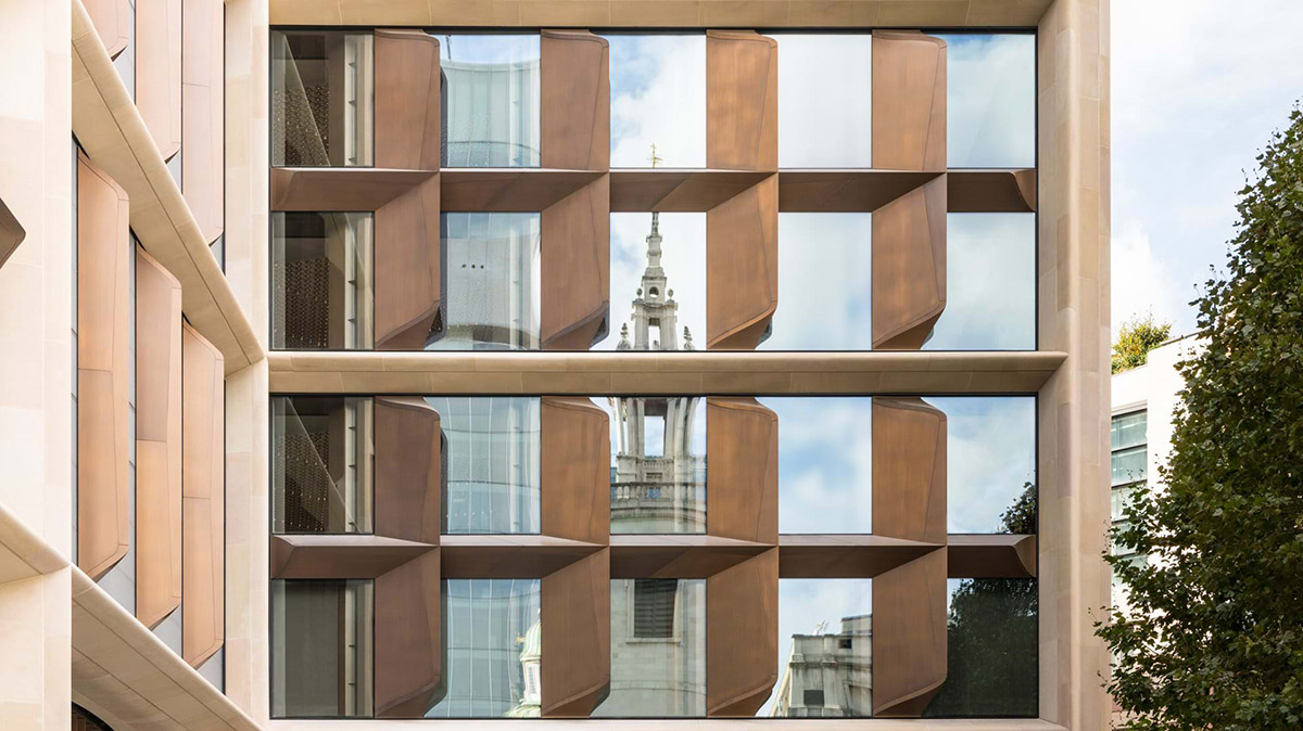 Foster + Partners completes Bloomberg’s European HQ with bronze fins in London
