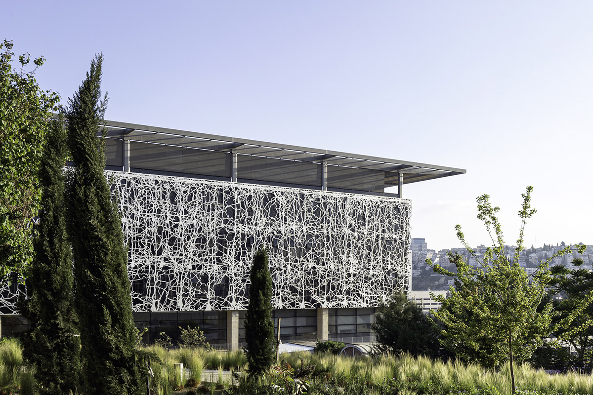 Foster + Partners wraps research facility with neurological brain-inspired screen in Jerusalem