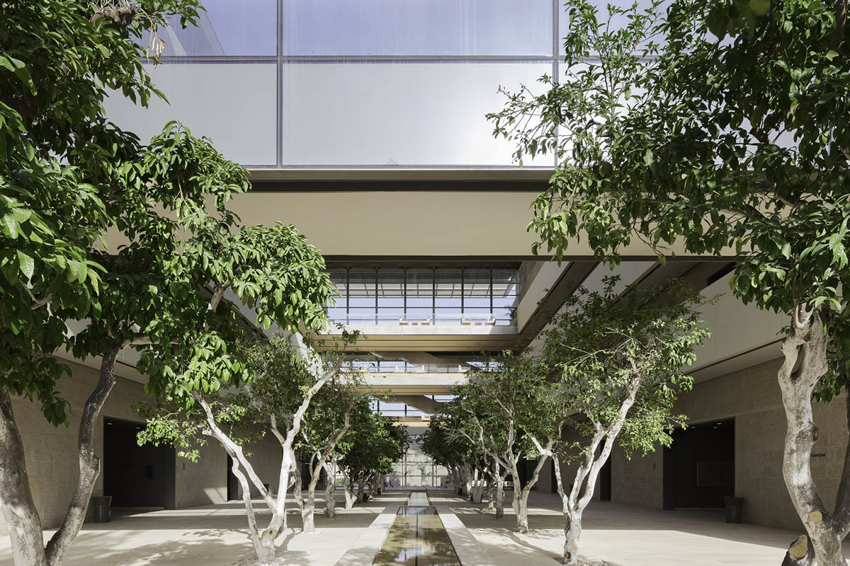 Foster + Partners wraps research facility with neurological brain-inspired screen in Jerusalem