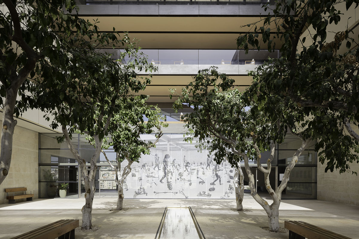 Foster + Partners wraps research facility with neurological brain-inspired screen in Jerusalem