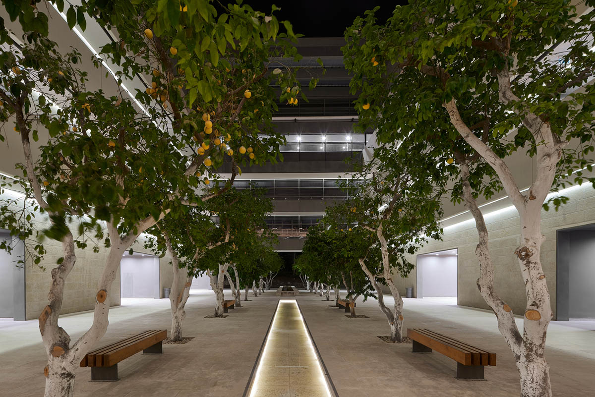 Foster + Partners wraps research facility with neurological brain-inspired screen in Jerusalem