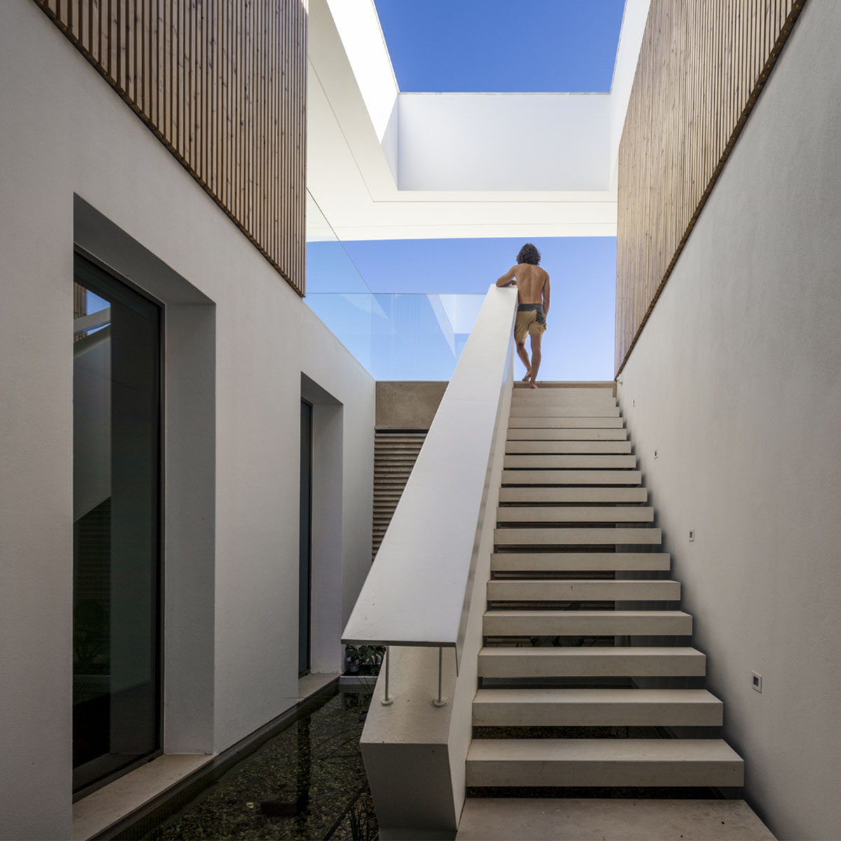 Mário Martins Atelier completes a pair of all-white holiday villas on a poetic landscape of Lagos