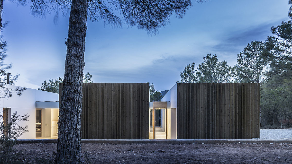 Marià Castelló Architecture designs fragmented all-white family house on the island of Ibiza