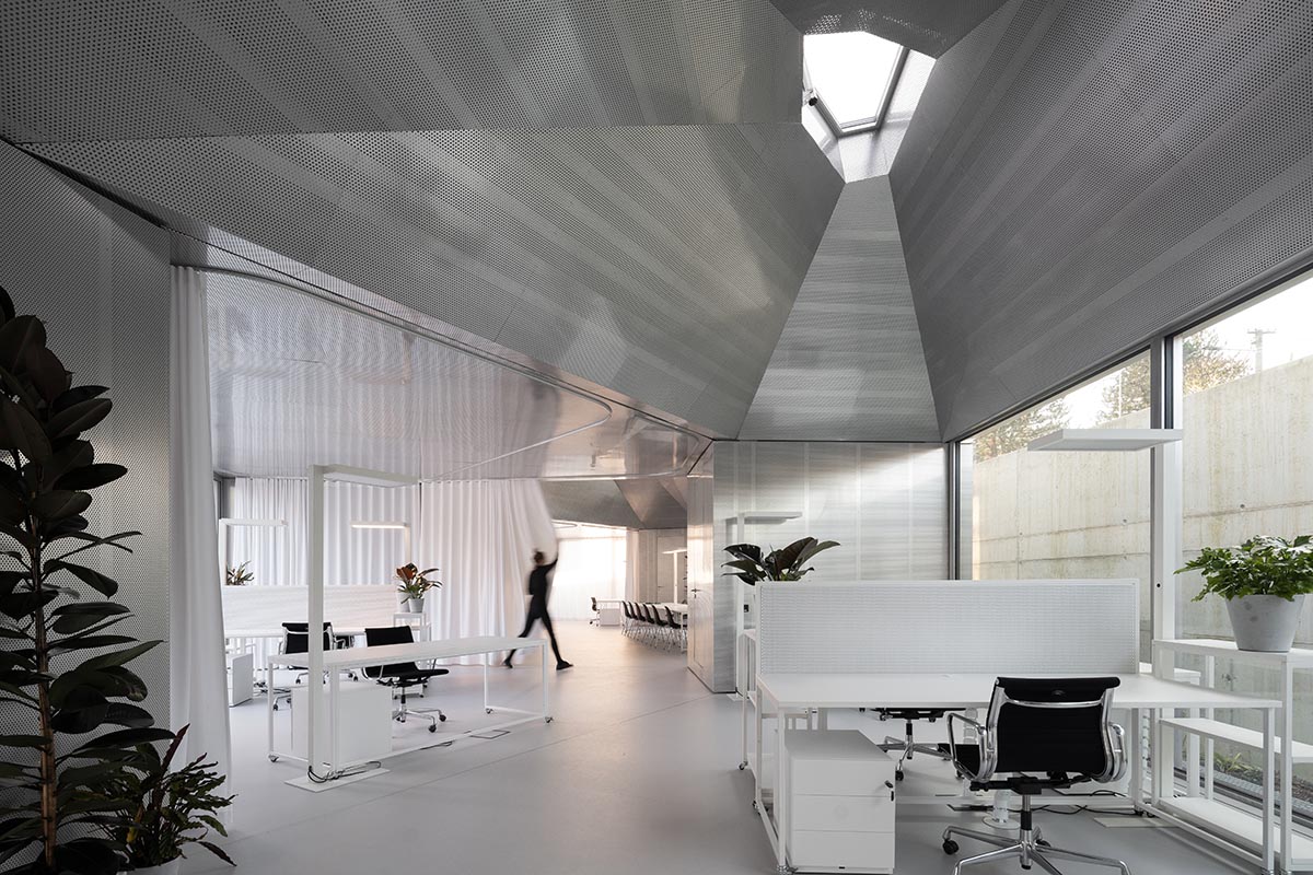 CHYBIK + KRISTOF creates user-friendly modular structure for research center in the Czech Republic 