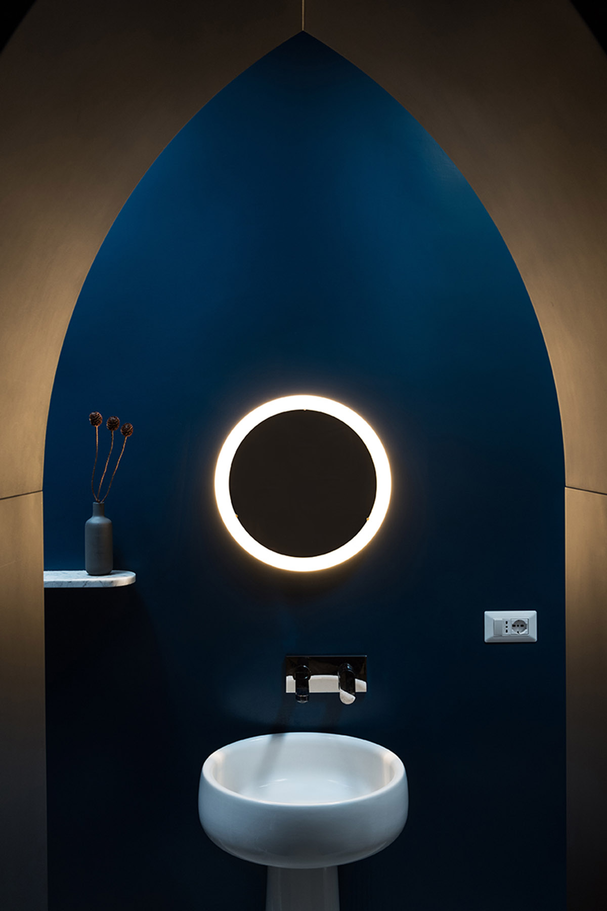 La Macchina Studio revives old apartment with theatrical and colorful interiors in Rome