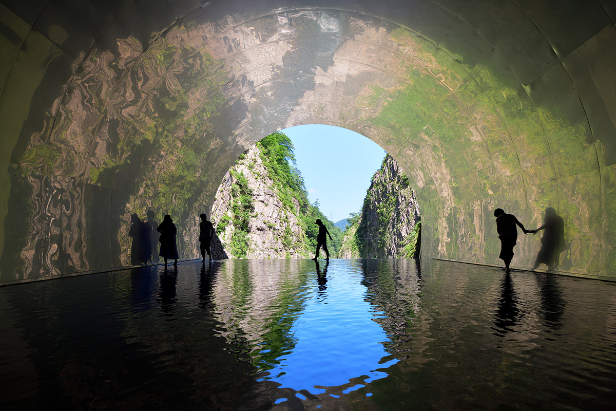 MAD revitalizes Kiyotsu Gorge Tunnel with artistic installations for 2018 Echigo-Tsumari Triennale