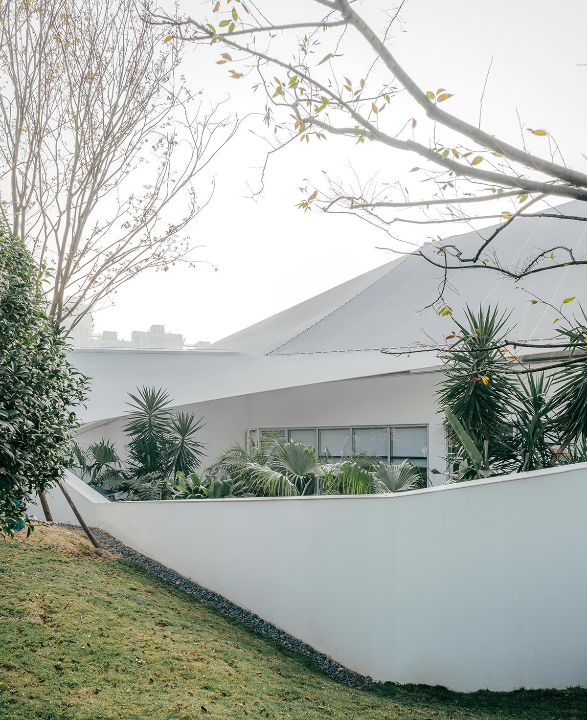 DL atelier designs an iceberg-like children's museum in China 