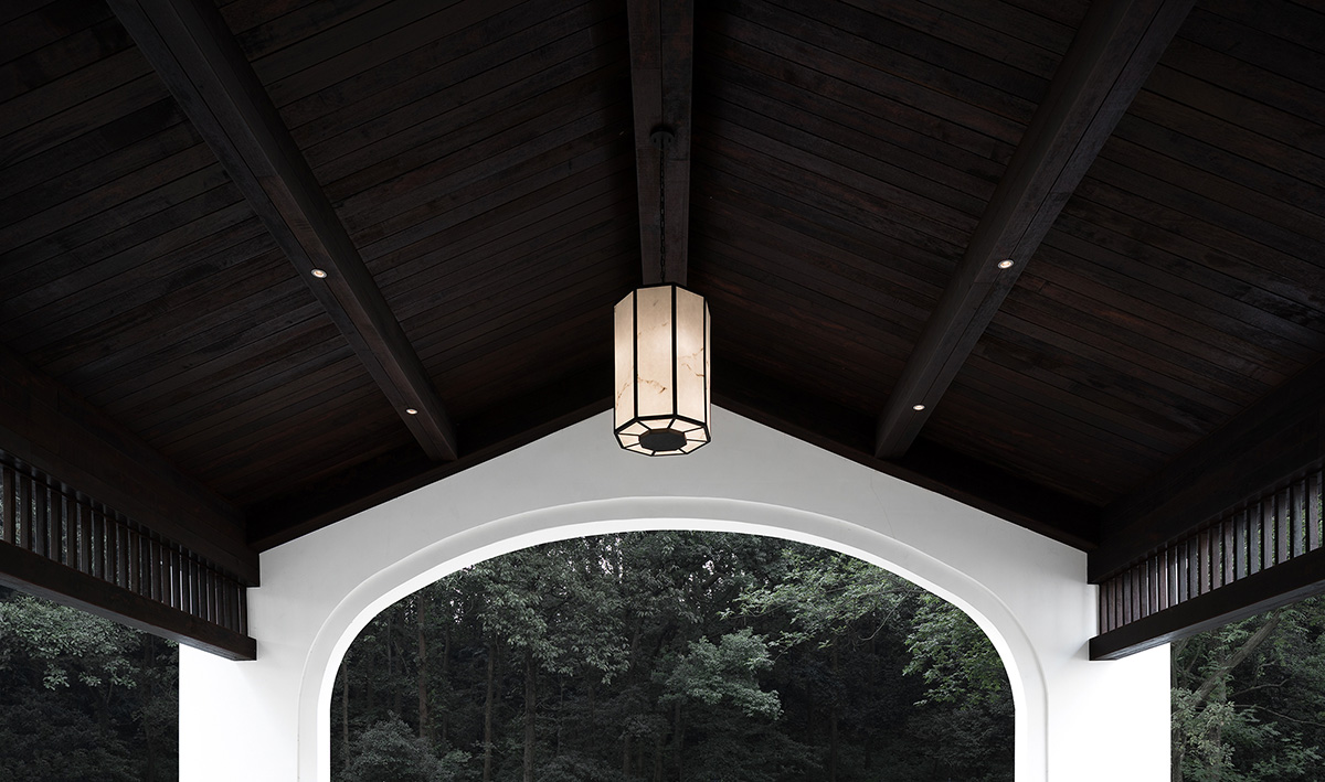 UAD renovates a hotel with dark grey materials addressing to the traditional heritage of South China