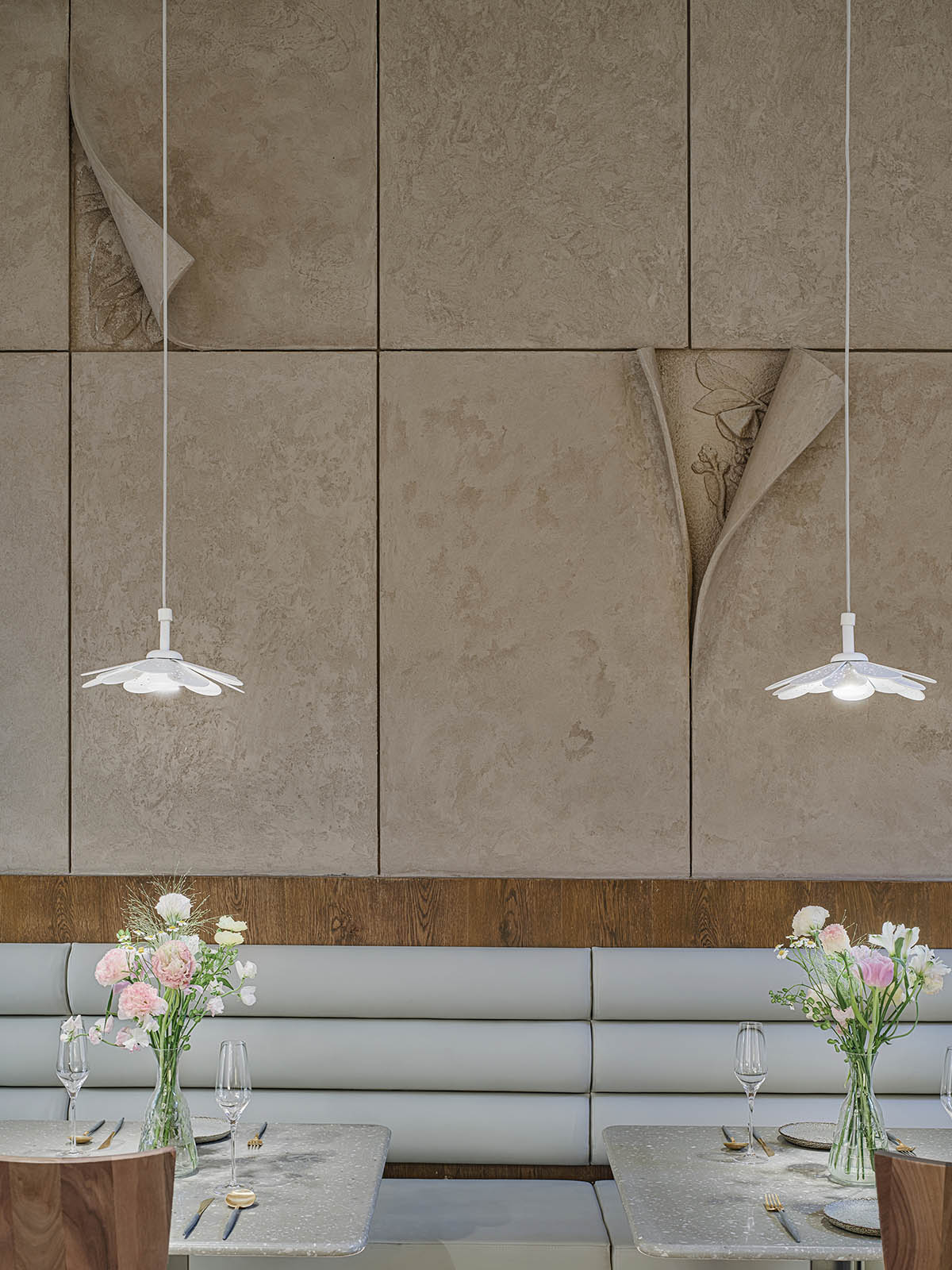 Liang Architecture Studio reflects natural forms and beauty of flowers in Tomacado restaurant