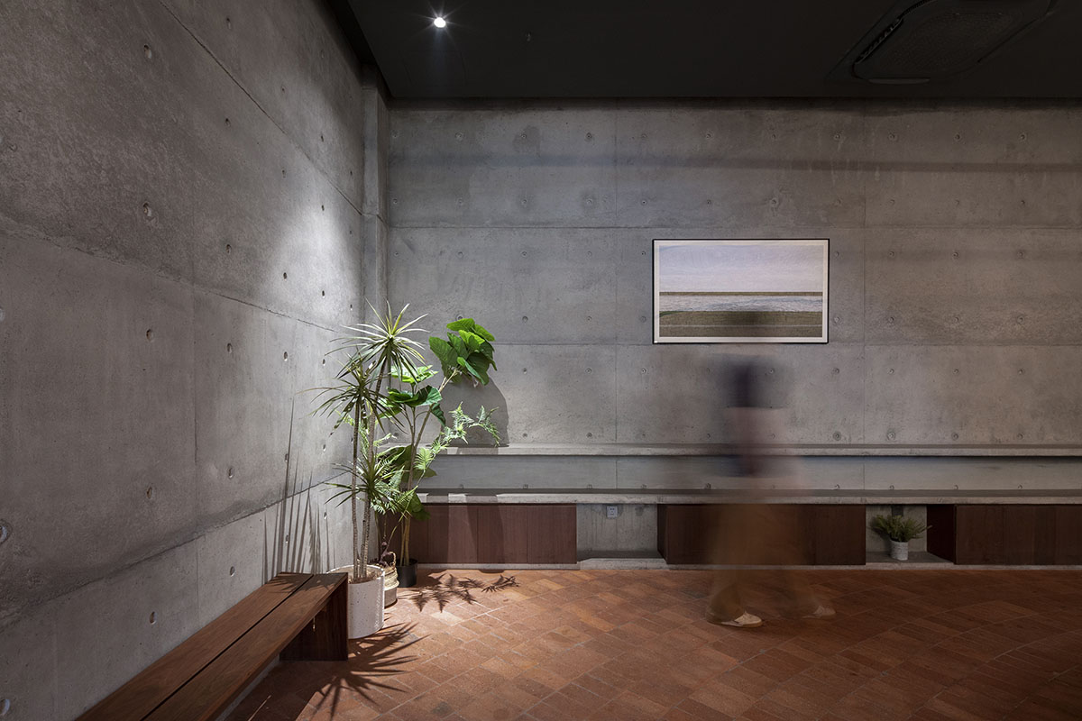 bigER club design built restaurant with valued brick walls in Shenzhen