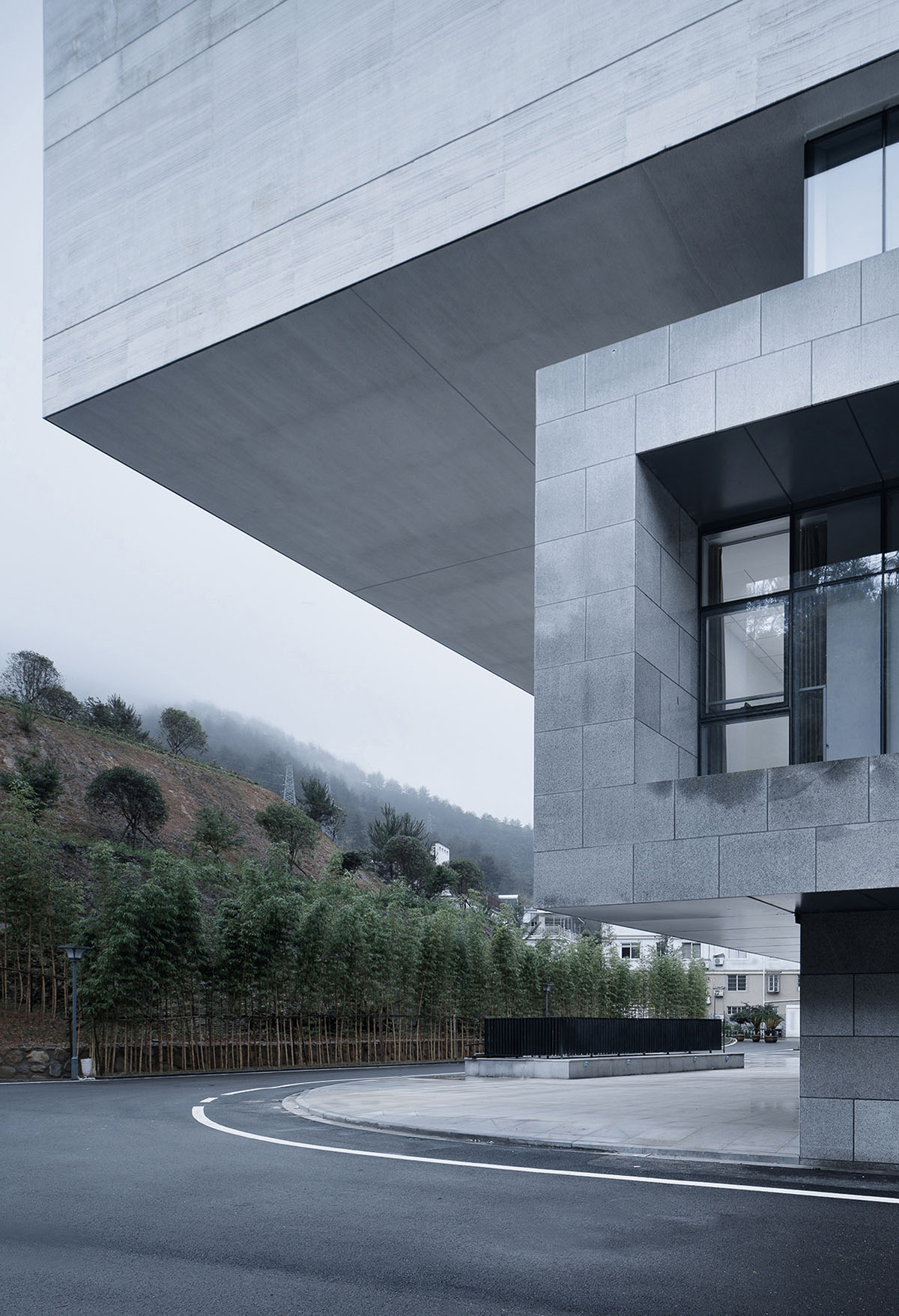 UAD completes office building with shifted platforms in Zhejiang