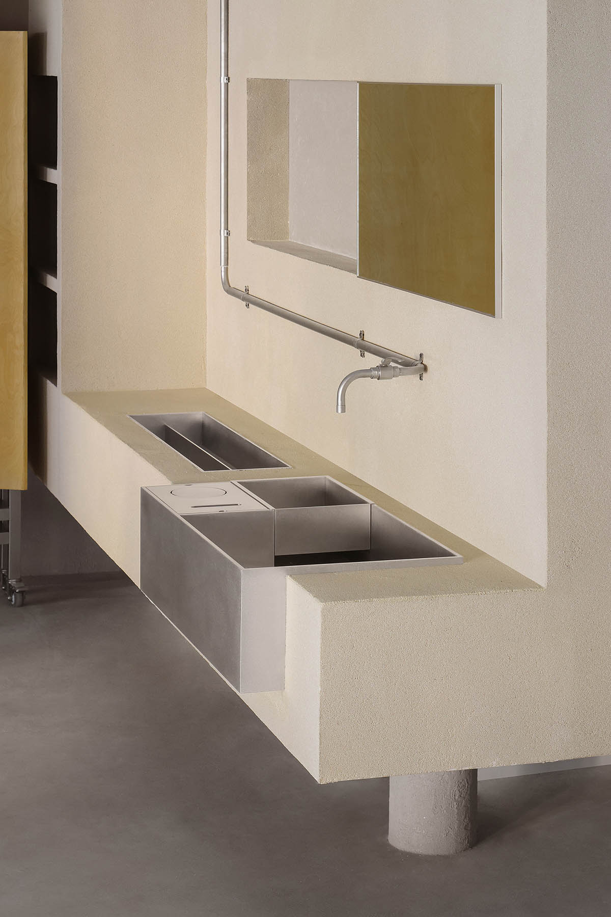 Dayuan Design Studio blends coffee culture and beauty retail with modular, adaptable metal displays