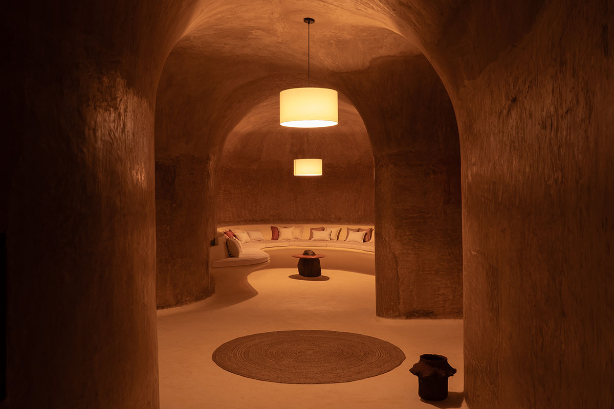 Cave-like farmhouse by Earthscape Studio provokes 