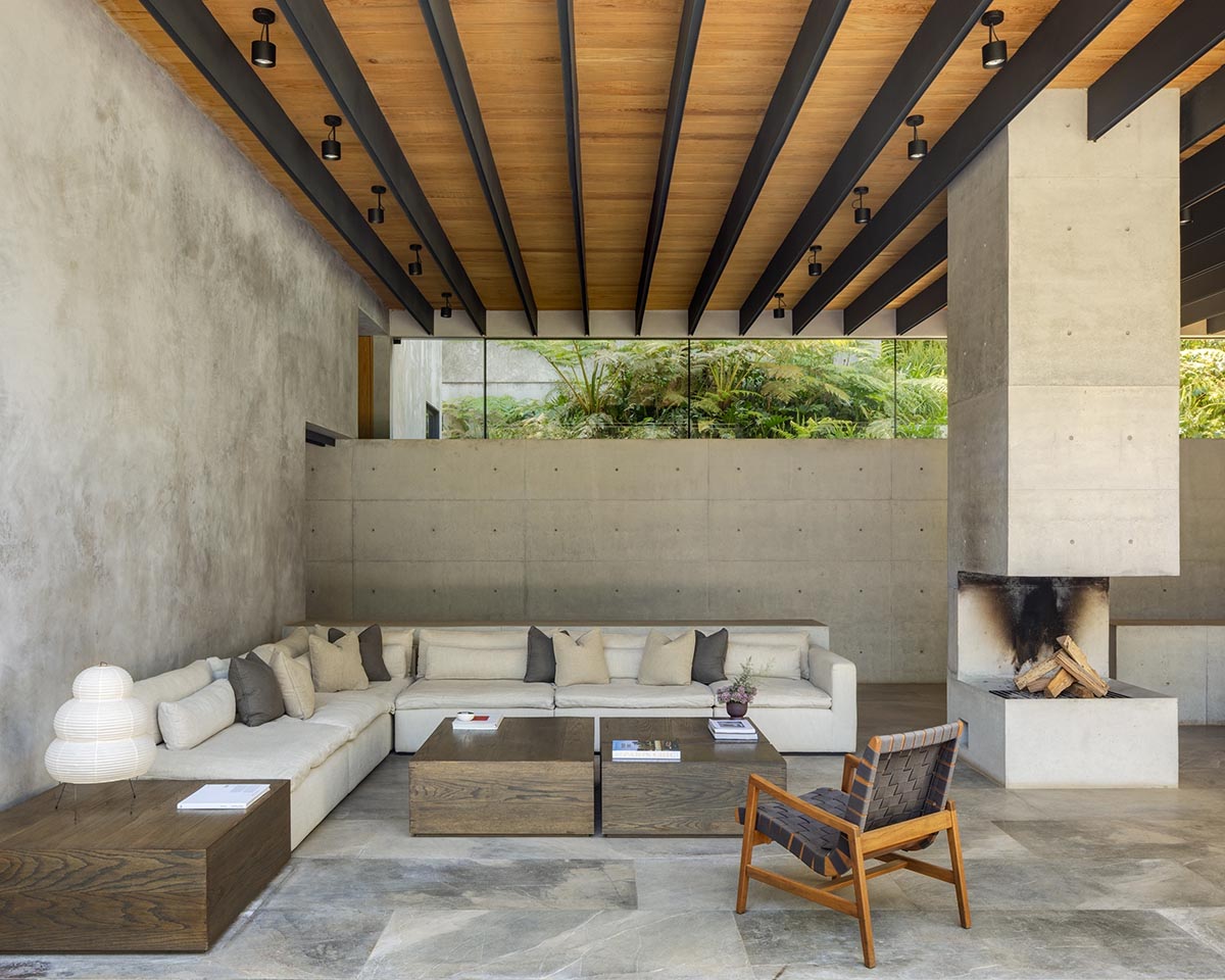 ESTUDIO Ignacio Urquiza Ana Paula de Alba completes residence in Mexican forested landscape