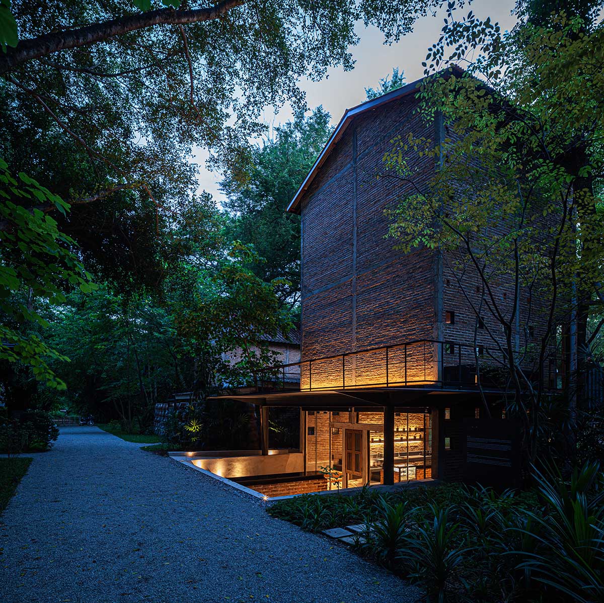 Sunken tea house by PAVA architects restores its historical elements in a former plant estate