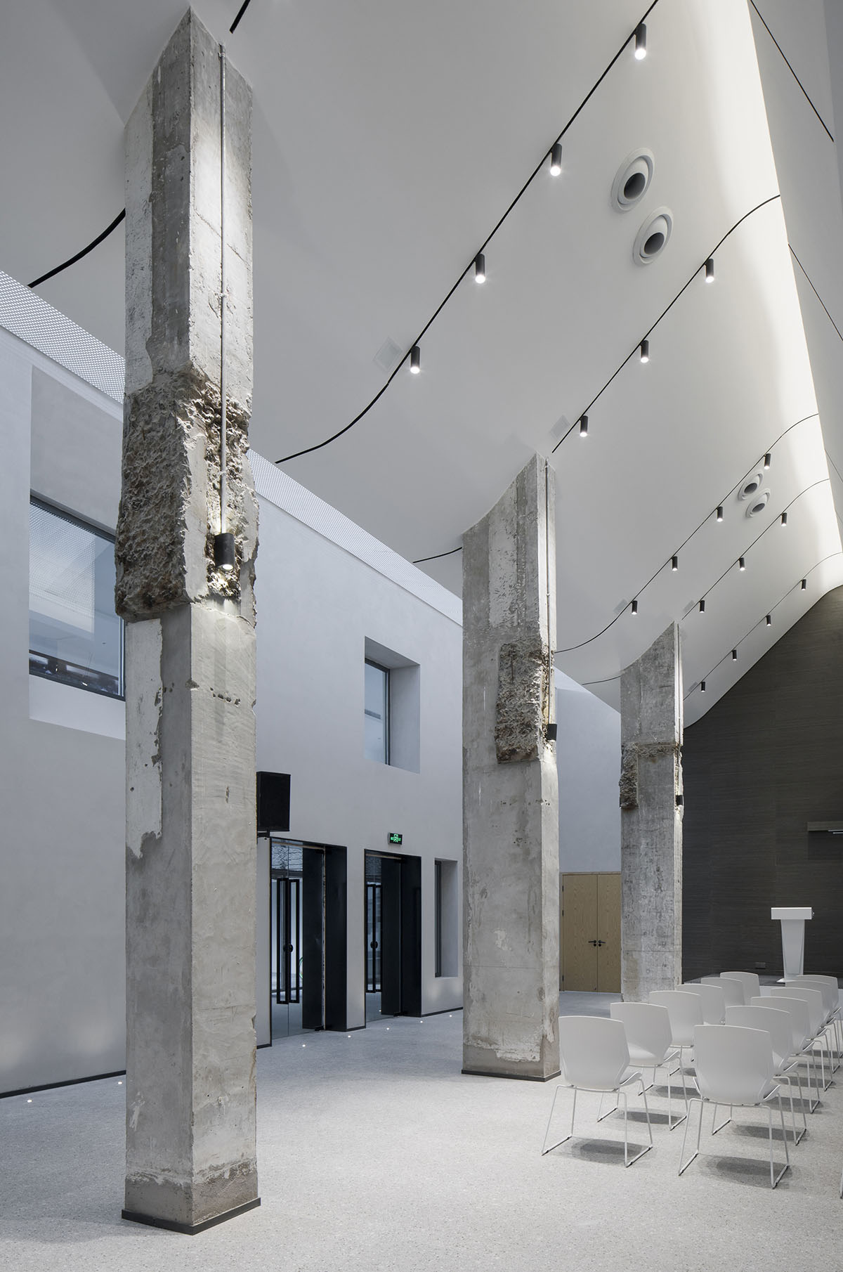 y.ad studio converts office building into a light-filled conference center in Kunshan