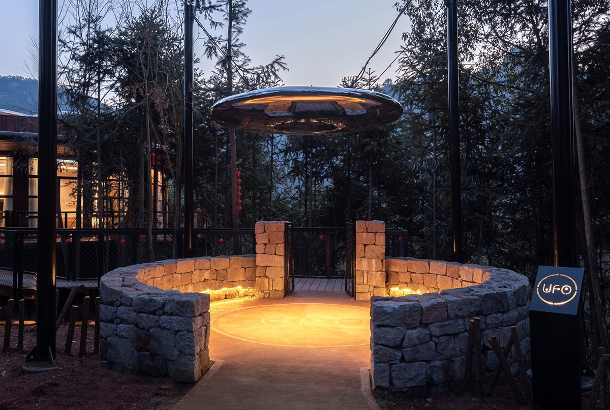 Atelier Design Continuum's ufo-themed holiday villa landed on the lush forest in Huangshan City