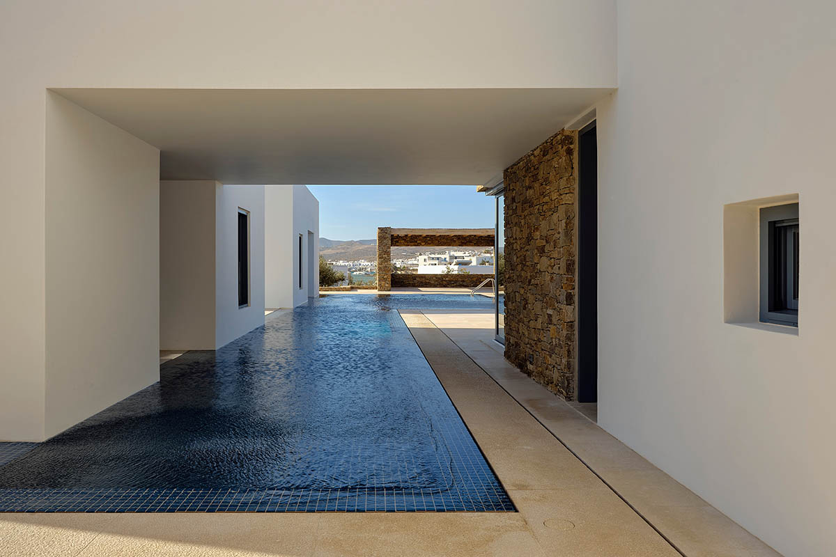 ARP - Architecture Research Practice renovates a decade-old structure with simple geometry