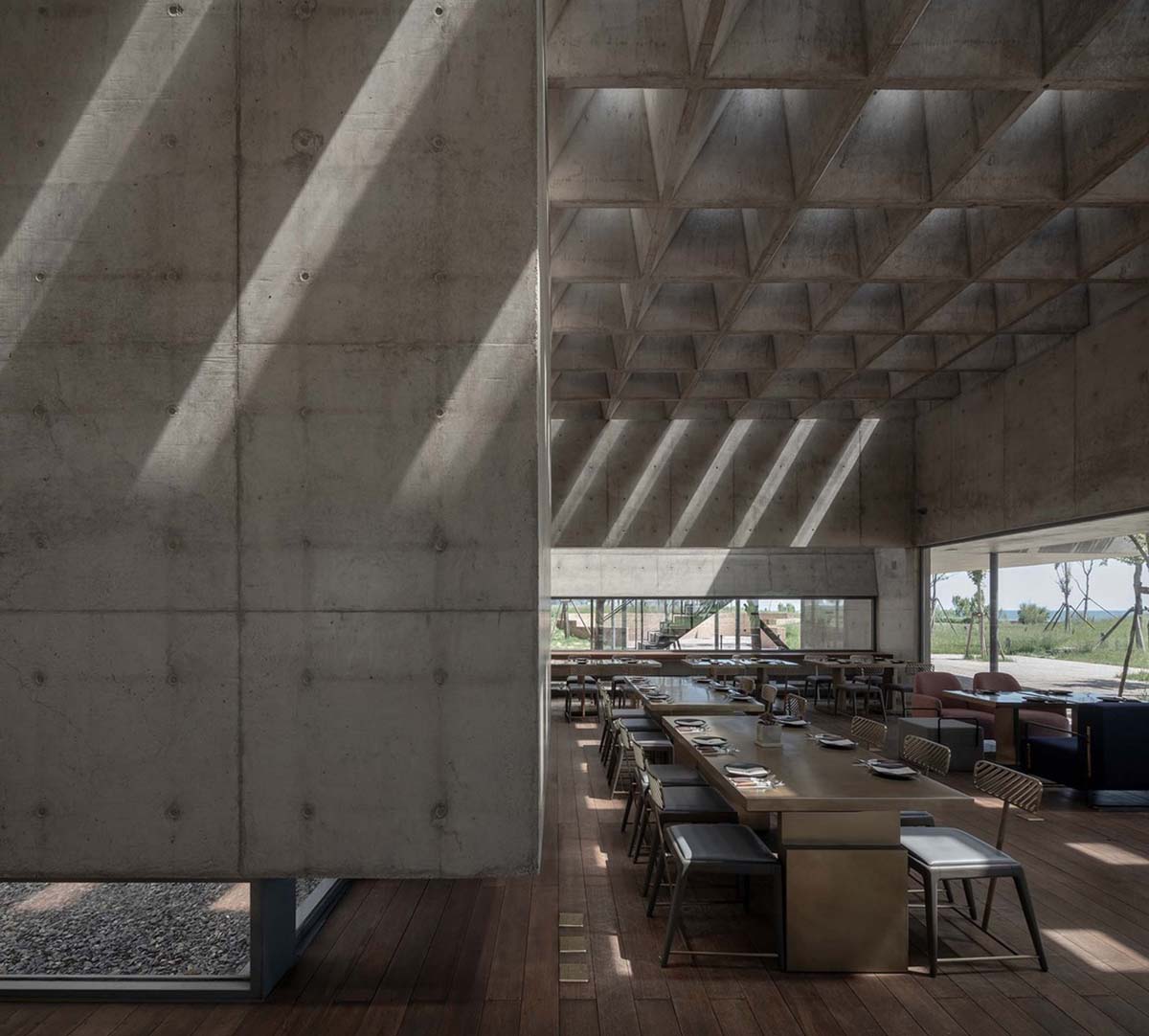 Vector Architects completes restaurant with bold &ldquo;dispersed&rdquo; concrete canopies in China