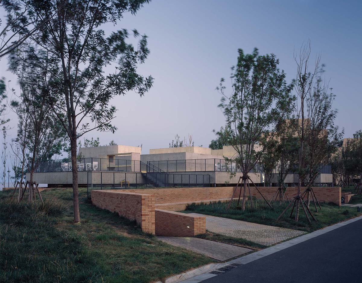 Vector Architects completes restaurant with bold &ldquo;dispersed&rdquo; concrete canopies in China