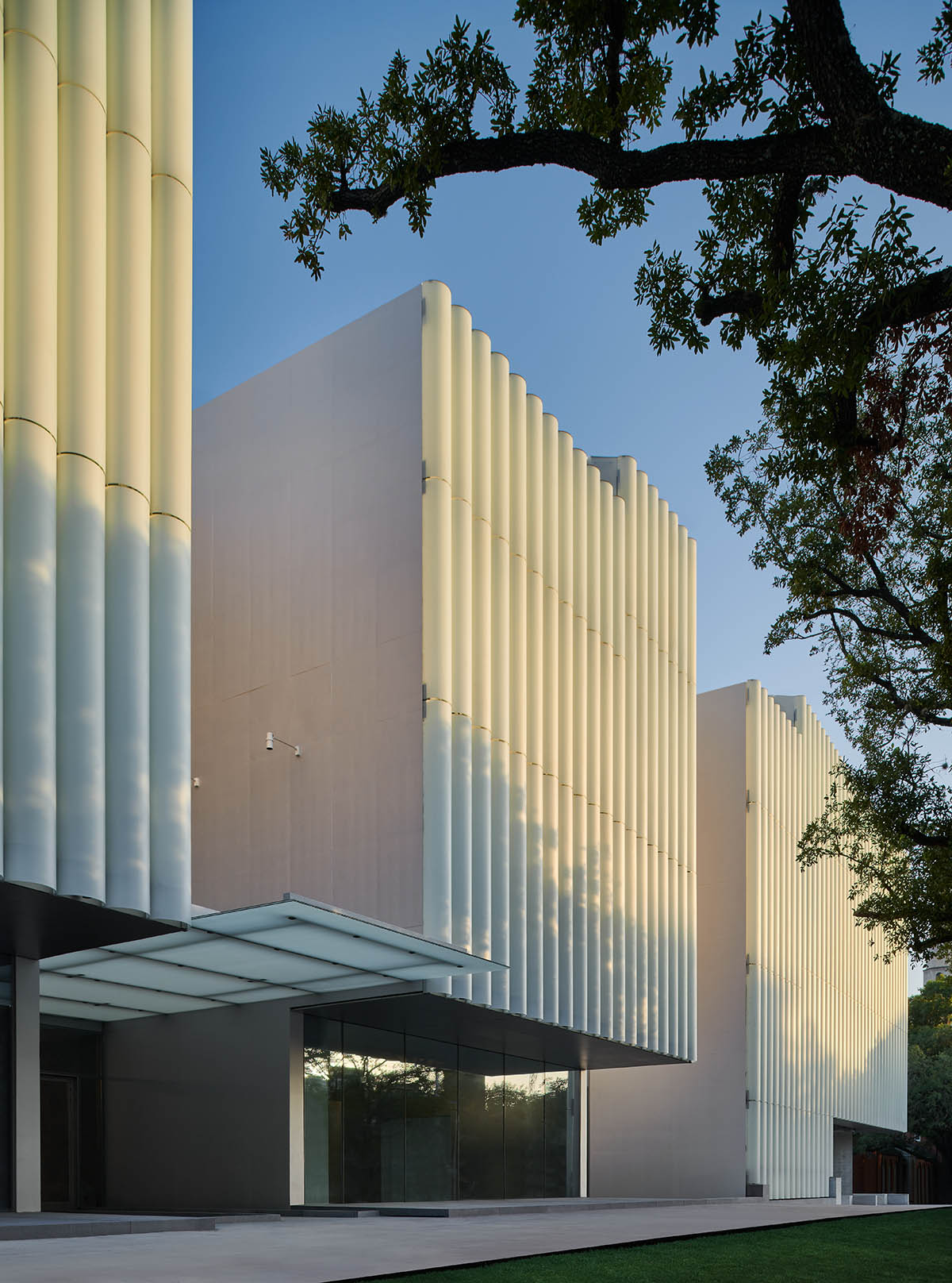 Steven Holl Architects releases new images for Nancy and Rich Kinder Building in Houston