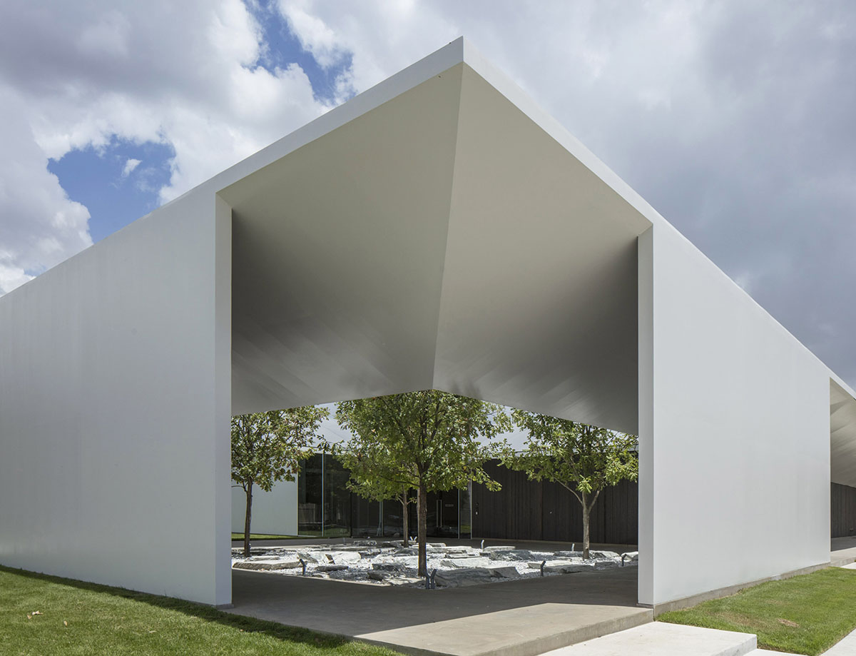 Johnston Marklee-designed freestanding Menil Drawing Institute is enriched with spacious courtyards