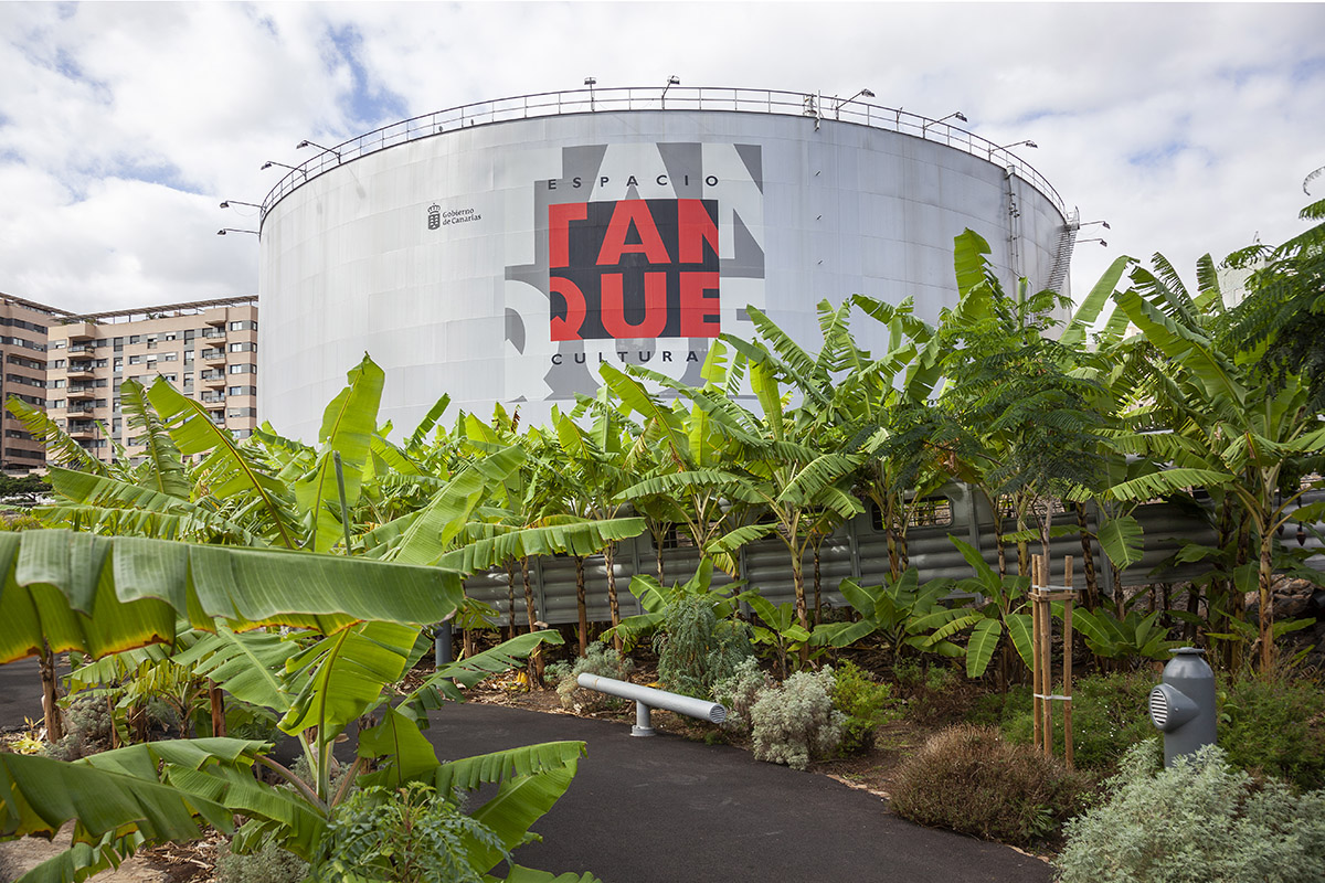 Menis Arquitectos repurposes former oil tank as a cultural space with new banana gardens in Spain  