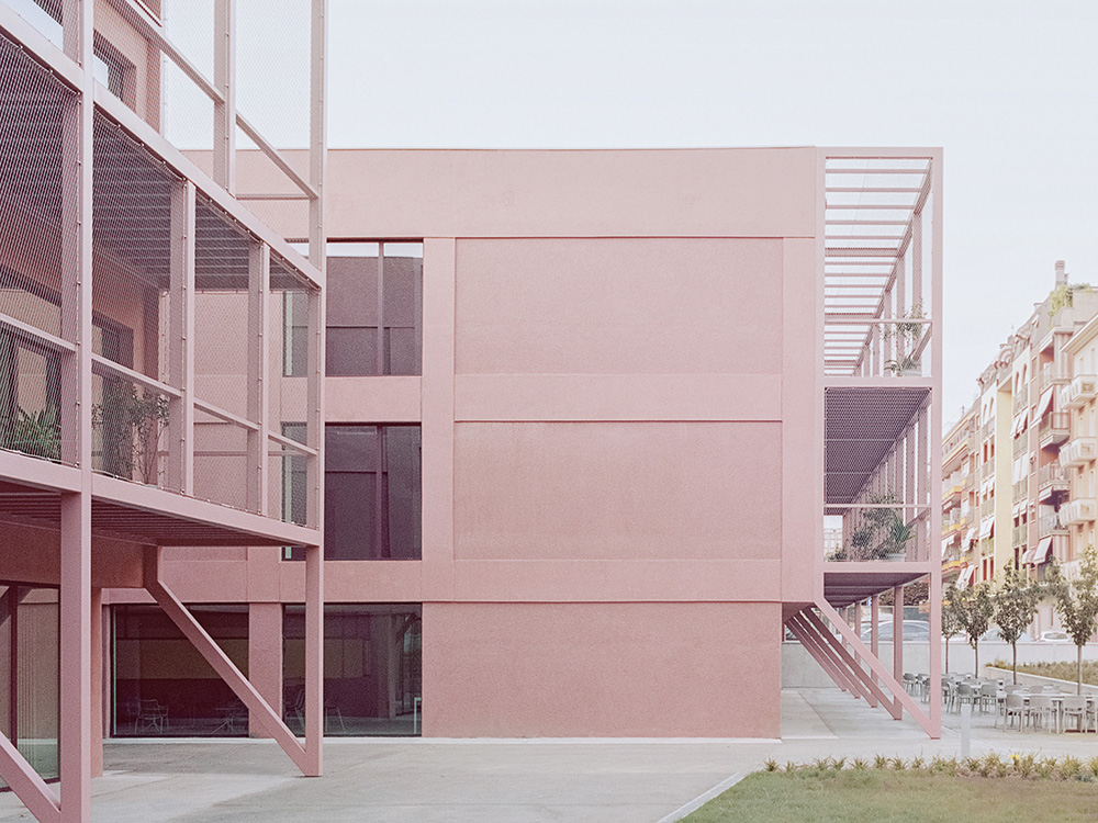 BDR bureau completes community school with pinkish steel framework in Turin