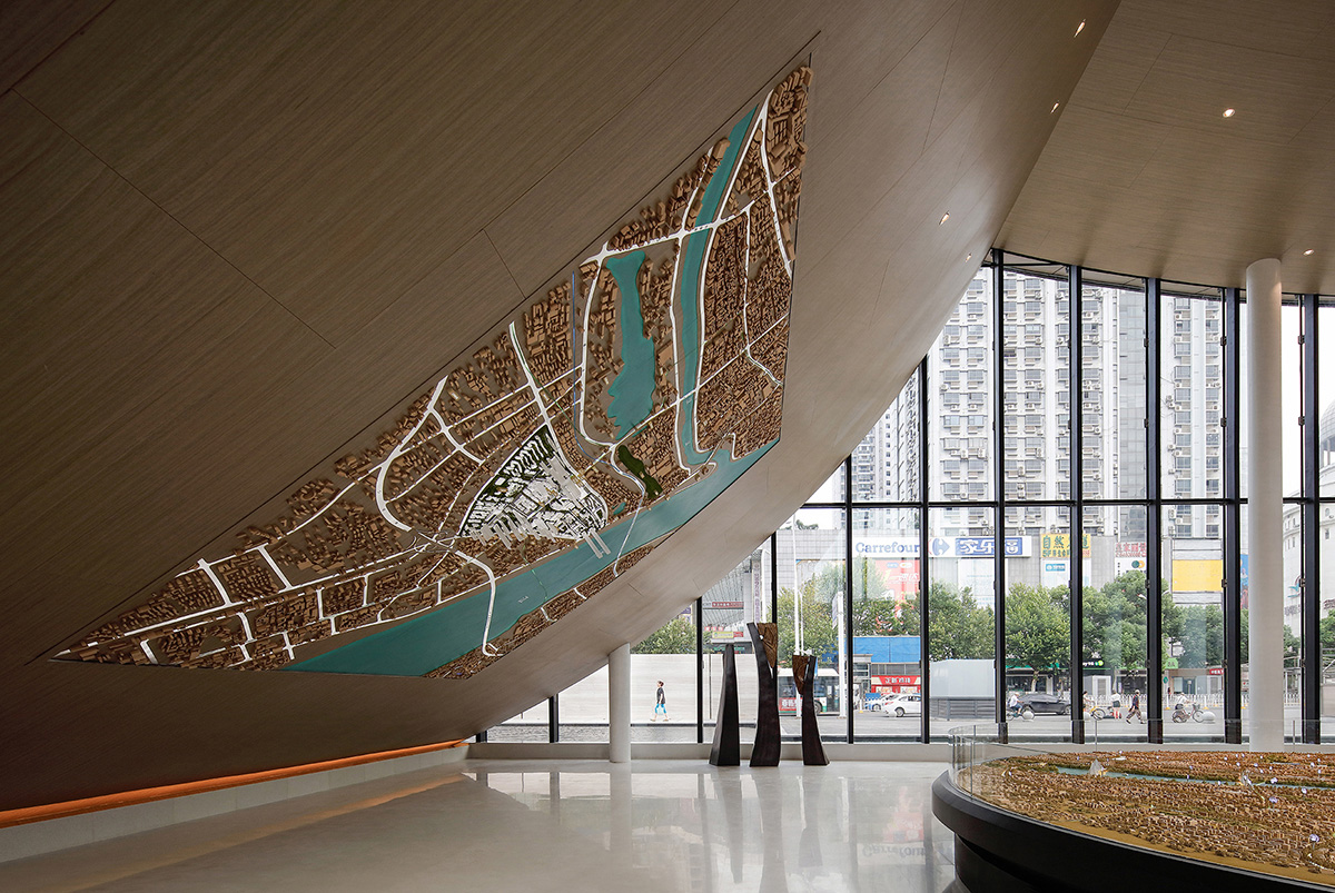 Waterfrom Design Achieved a Balance Between Historical Community Protection and a Sales Center