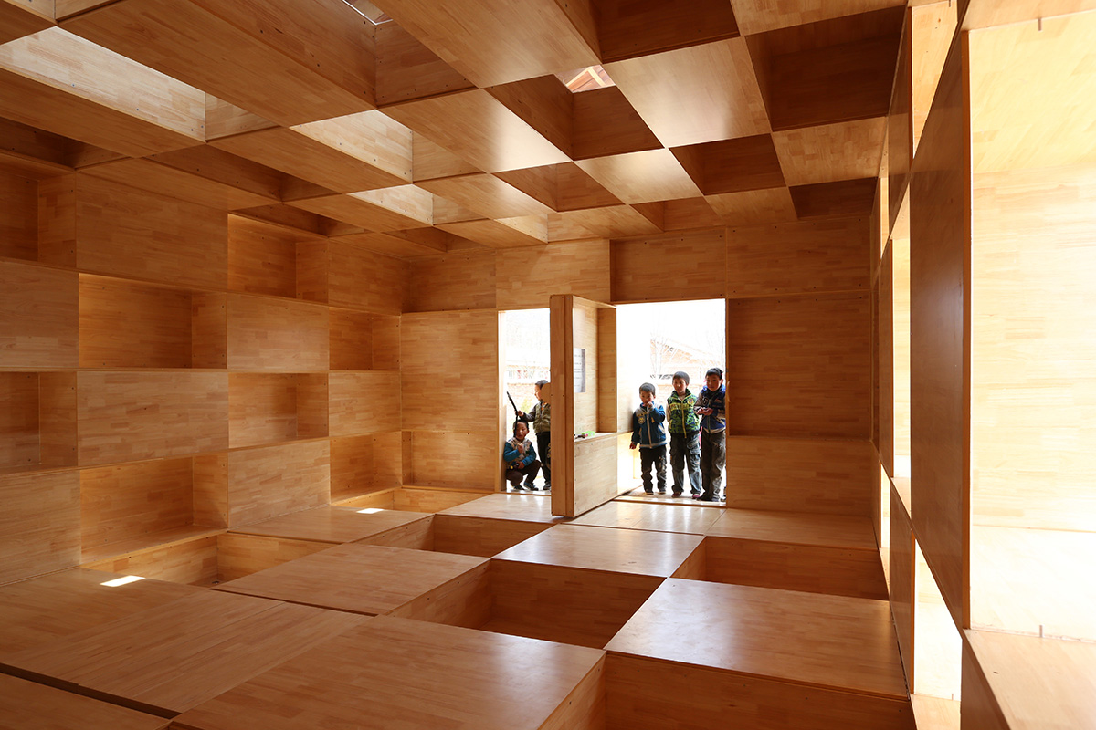 ZHU Jingxiang builds checkered playroom for kids to be built in remote regions