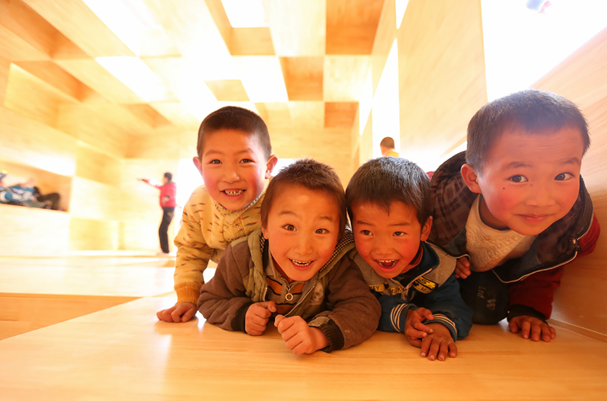 ZHU Jingxiang builds checkered playroom for kids to be built in remote regions
