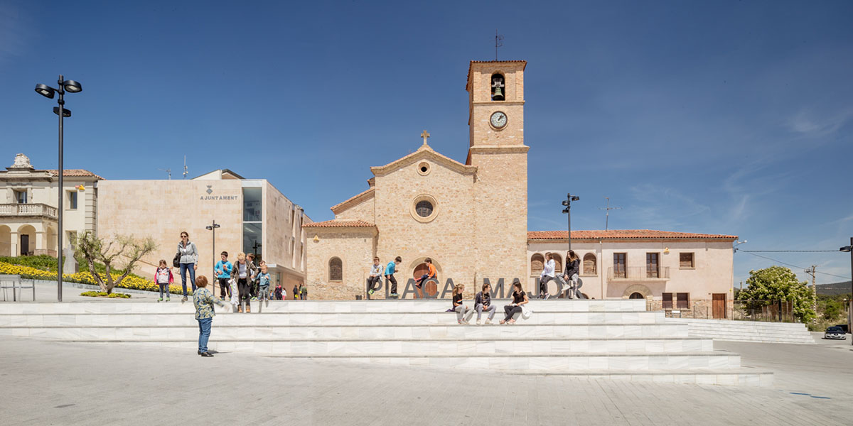 SCOB redesigns old city center of Ódena in Barcelona with continuous public space