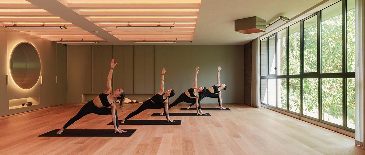 ESTUDIO DEDÓS brings soft light into the interior of a yoga studio in Colombia