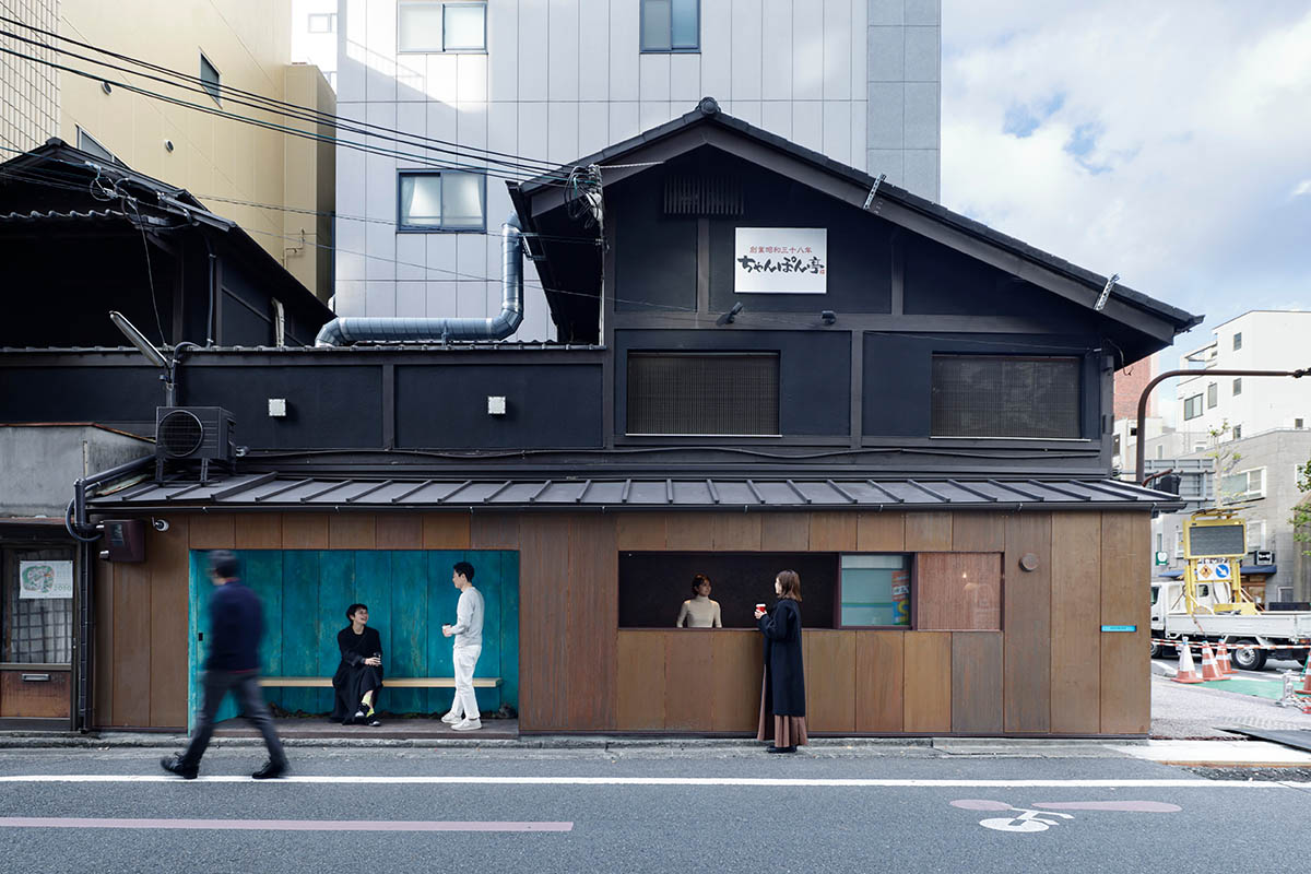 The one-meter-deep cafe invites customers with its patina color on its facade in Kyoto