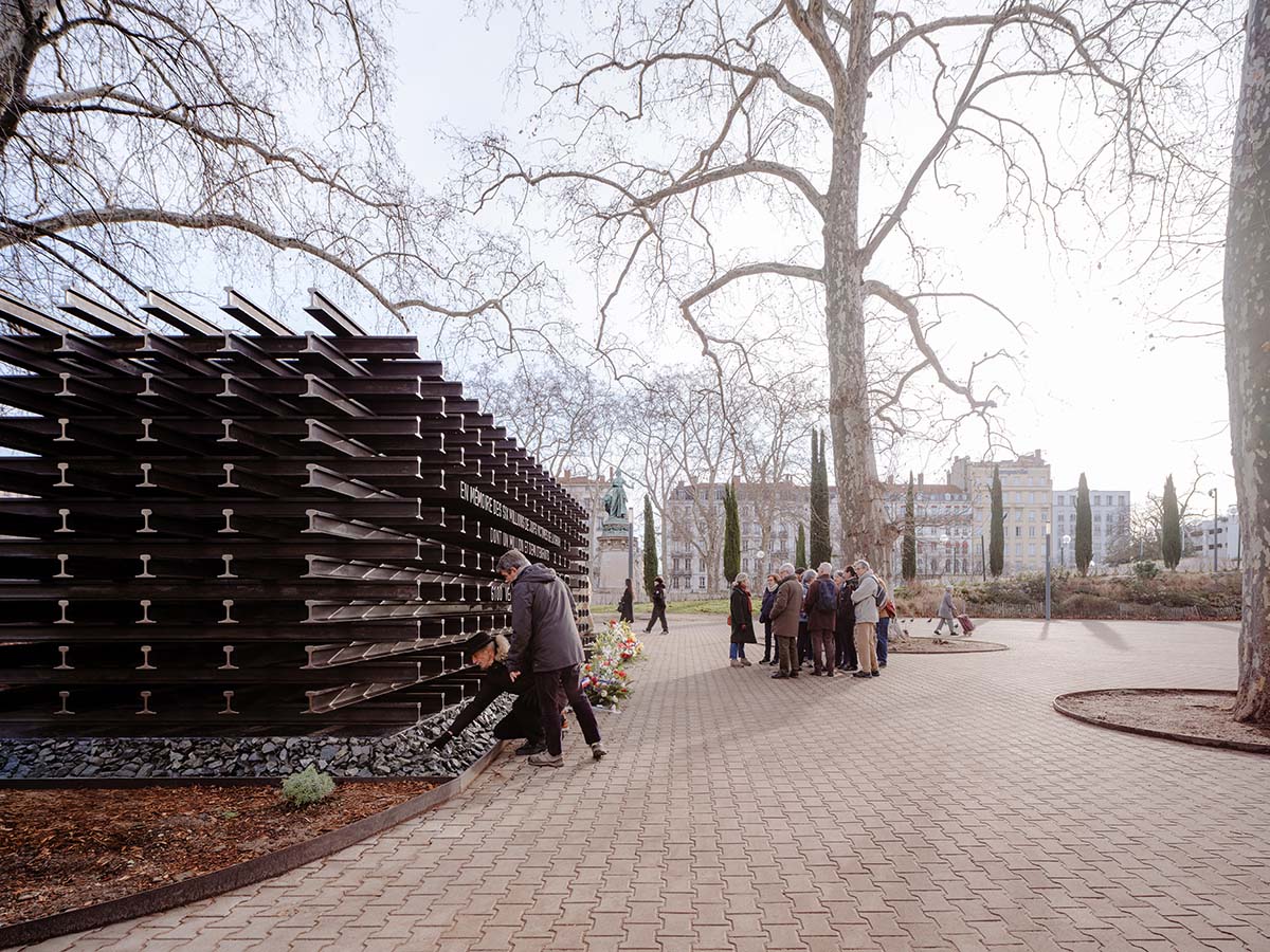 Blaising Borchardt Studio creates a monument for Holocaust remembrance, using interwoven steels