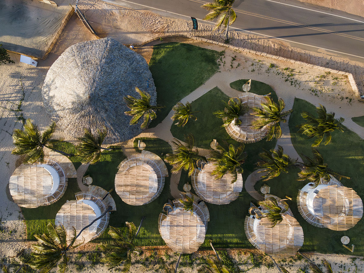 Lins Arquitetos Associados built village comprised of circular chalets overlooking coconut groves 