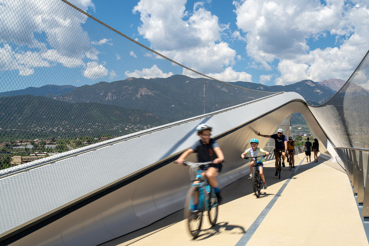 Diller Scofidio + Renfro completes 250-foot curved steel Park Union Bridge bridge in Colorado