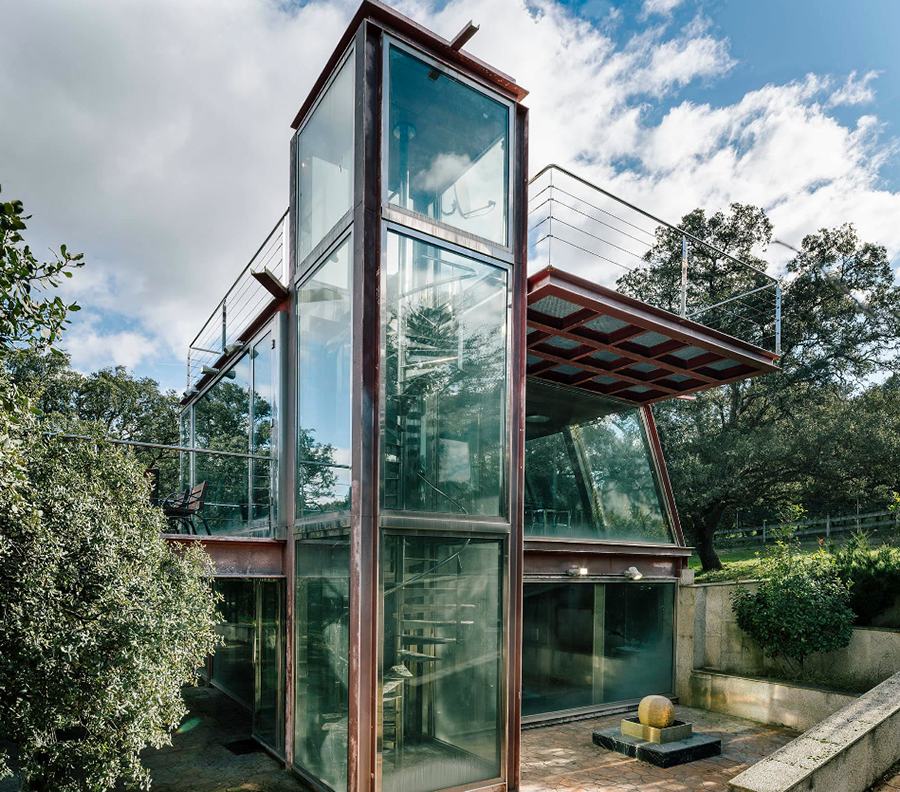Penelas Architects completes fully-glassed facade pavilion in Spanish forest