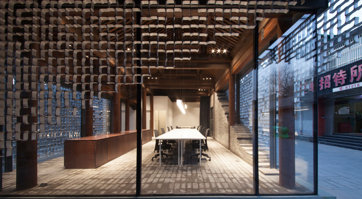 Kengo Kuma converts old Chinese building into an office and cafe’s place