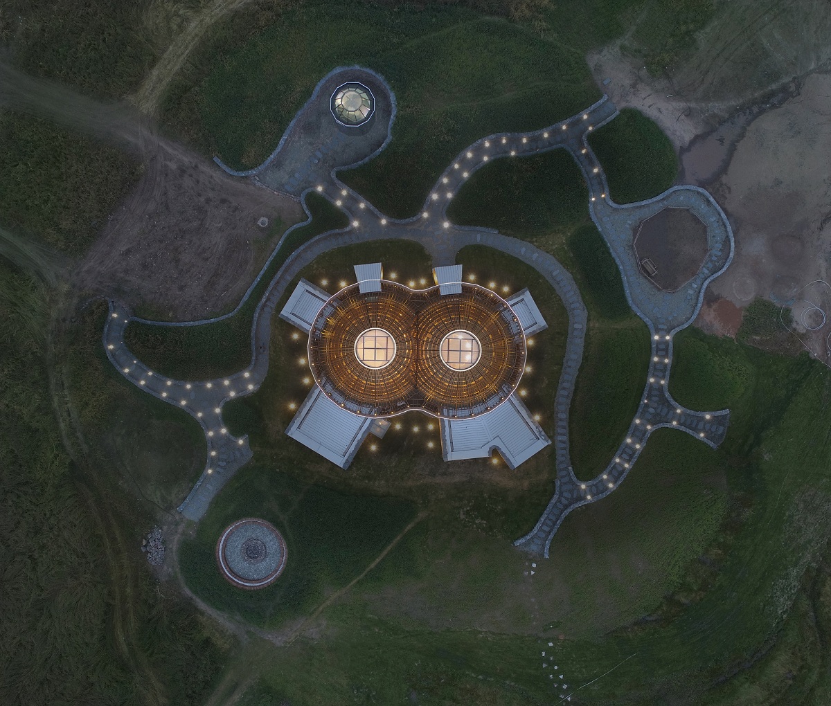 HDD Designed a Mongolian Yurt-Shaped Architecture in a Grassland in China