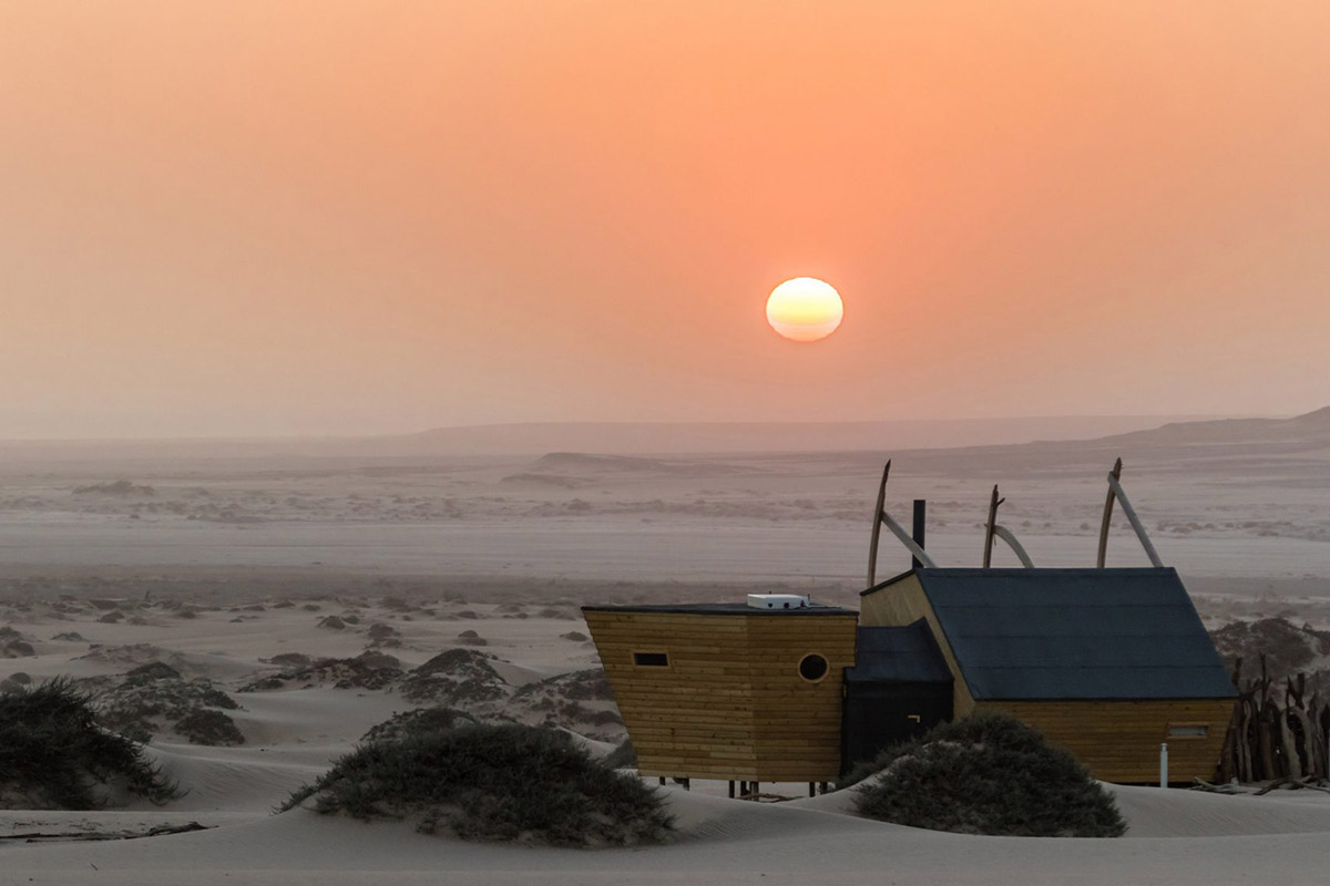 Nina Maritz Architects completes shipwreck-themed timber cabins for travelers in Namibia